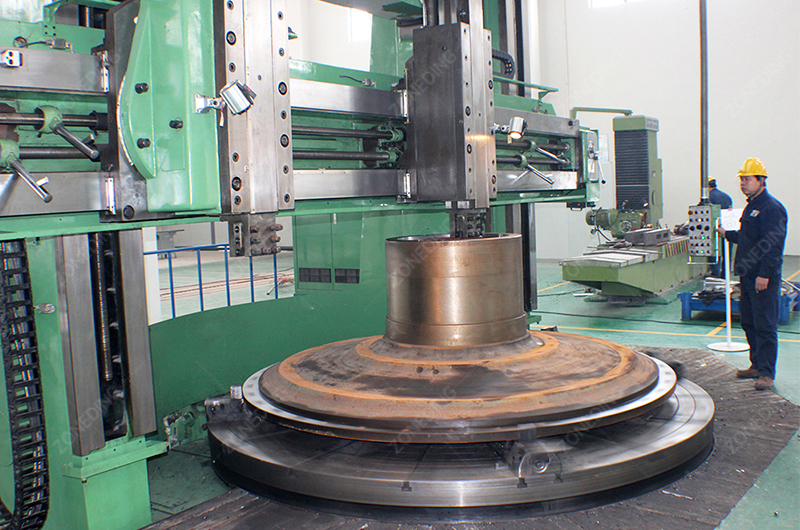 ZONEDING Workers are producing durable spare parts using advanced device