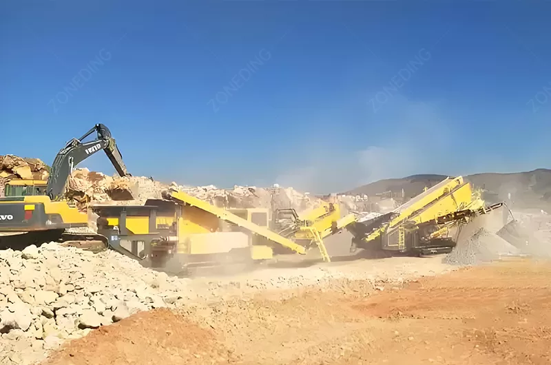 Crawler screening station operating in the mining area