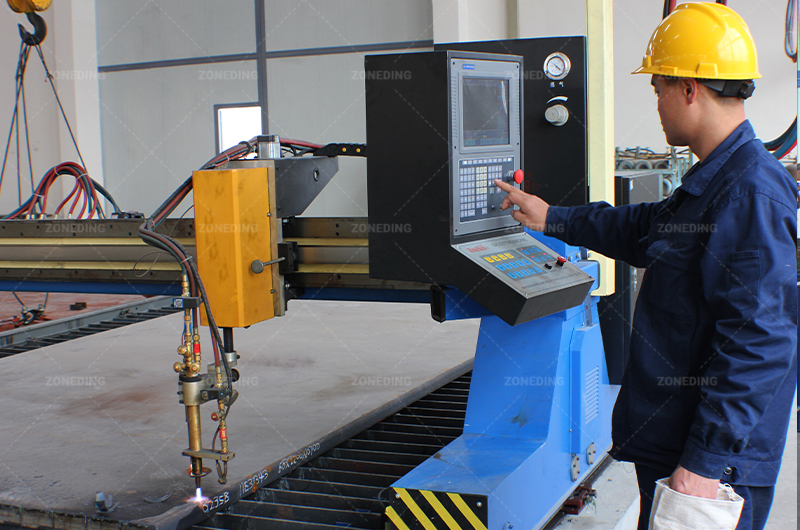 ZONEDING-Machine-Worker is measuring with advanced machine