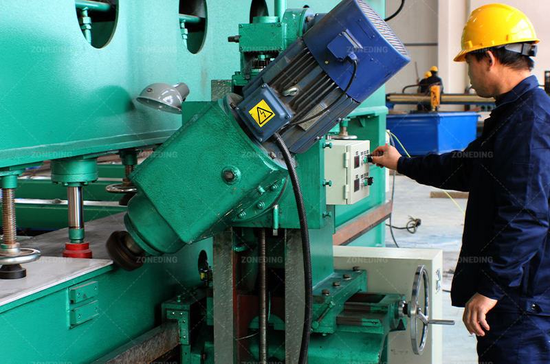 ZONEDING-Machine-Engineer is working on durable spare parts