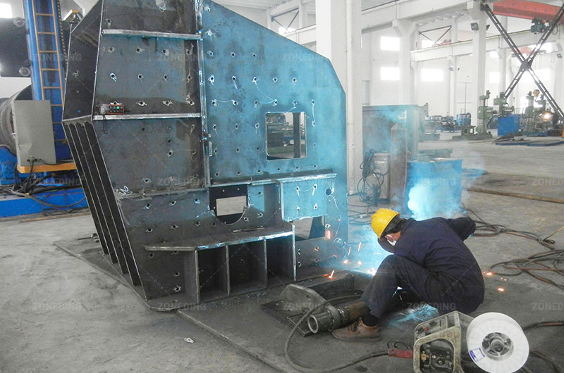 ZONEDING workers are processing Impact Crusher