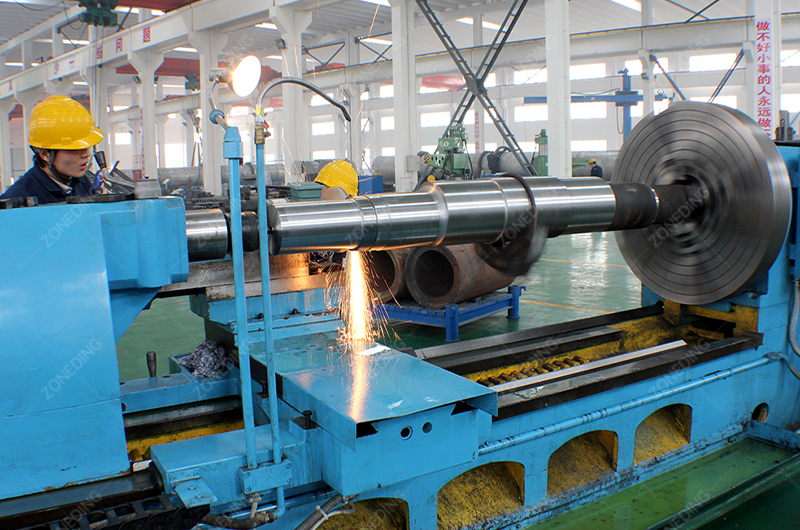 ZONEDING workers are producing durable spare parts for dryer, ball mill