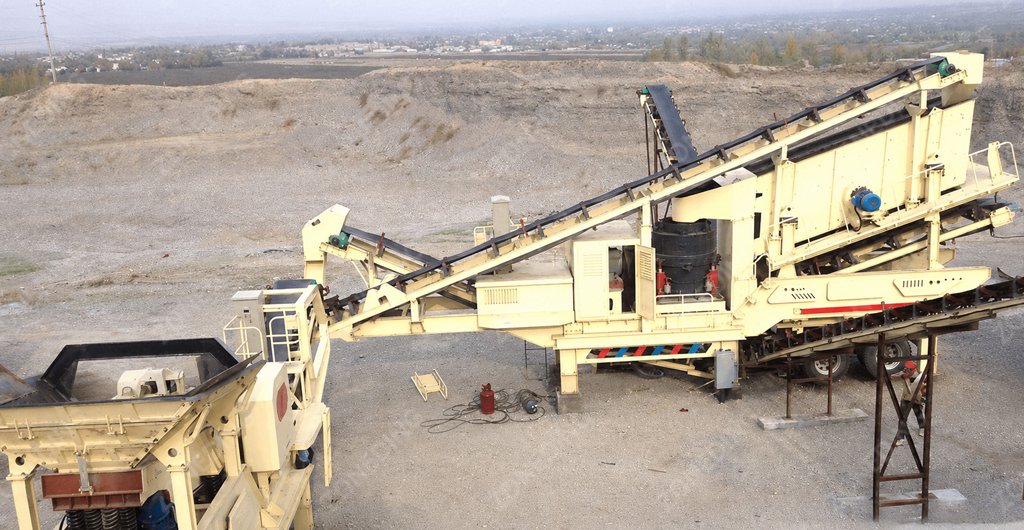 120 TPH river-stone mobile jaw-cone crushing plant with mobile jaw crusher, cone crusher, screening system, conveyors, and aggregate stockpile.