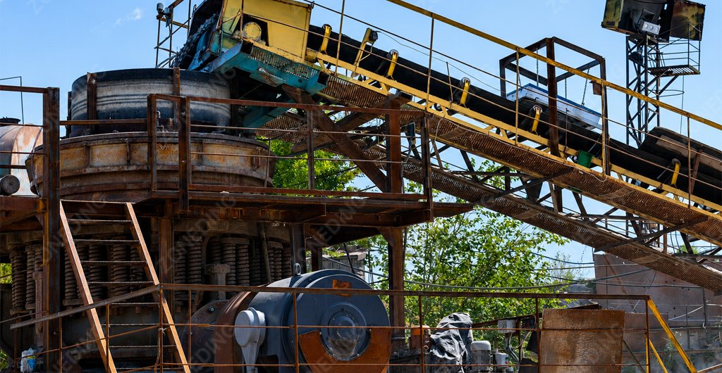 Cone crusher processing granite and hard rock aggregate