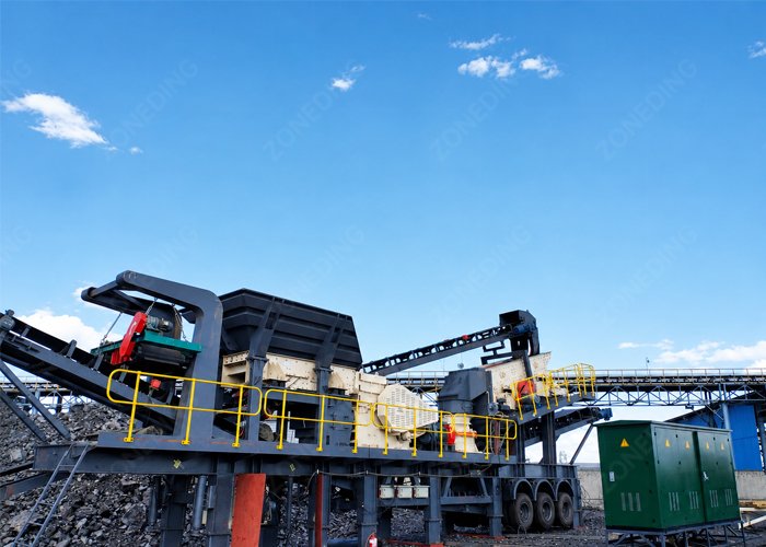 Wheeled mobile crusher